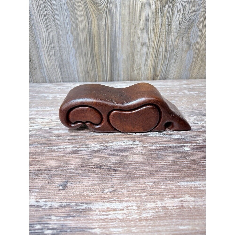 Fred Marilyn Buss Red Wood Burl Stash Trinket Jewelry Box 10 x 3.5 x 3โ โ
๐ธ๐